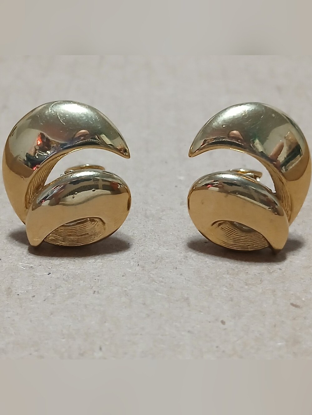 Vintage Trifari Gold Tone Clip On Earrings